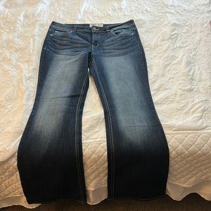 L.E.I Sophia Hipster Flare Stretch Jeans